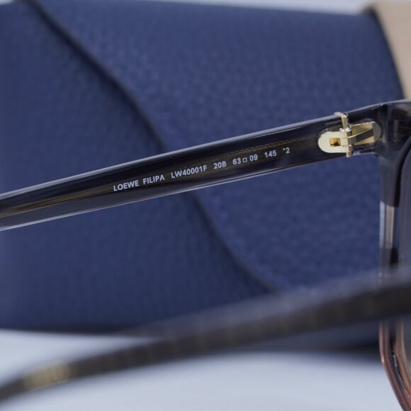Loewe LW40001F 20B Filipa Square Sunglasses – Transparent Grey\\Gradient Smoke main image 5